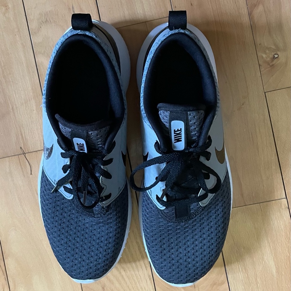 Nike Roche Golf Shoes - 7Y